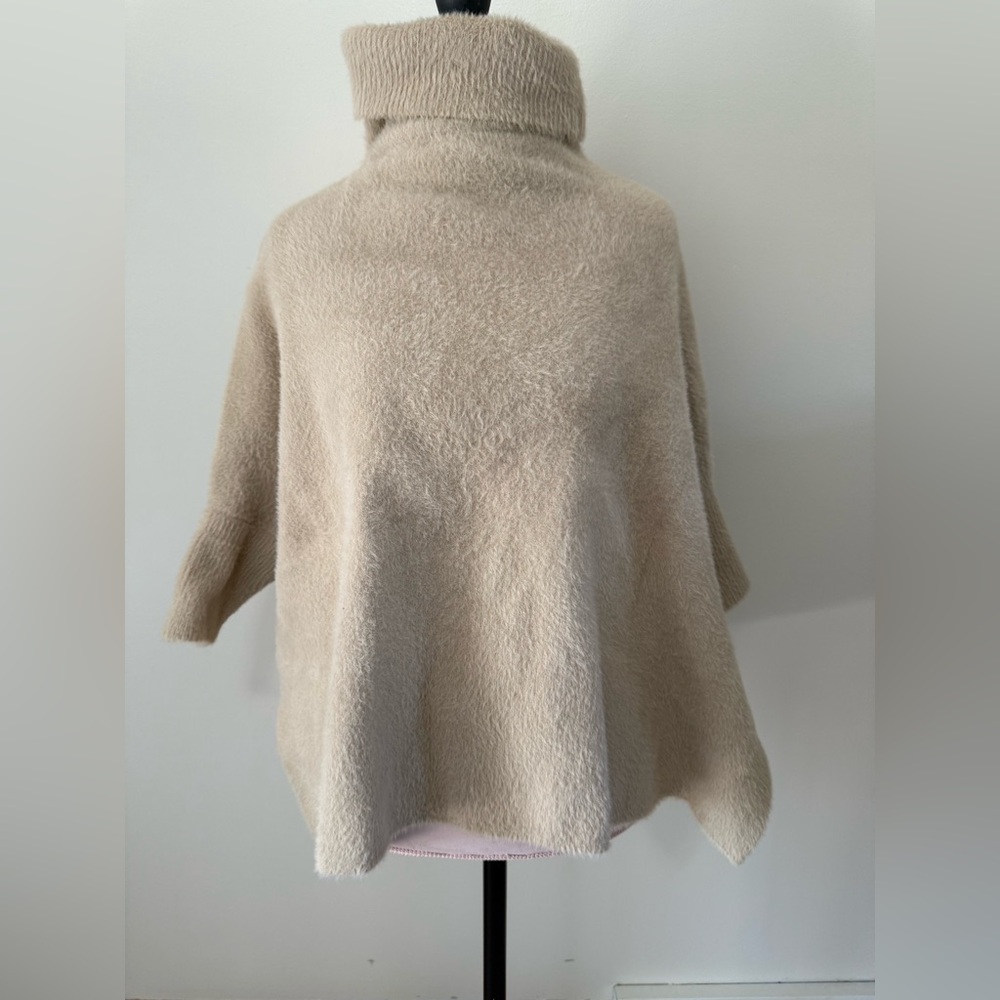 Janice Apparel NWT tan turtleneck open poncho sweater in O/S